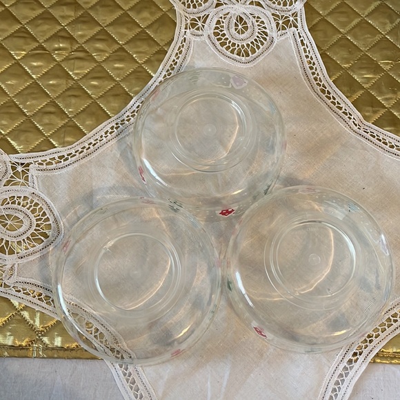 Three Decorative Christmas Holiday themed clear plastic bowl - Picture 4 of 6